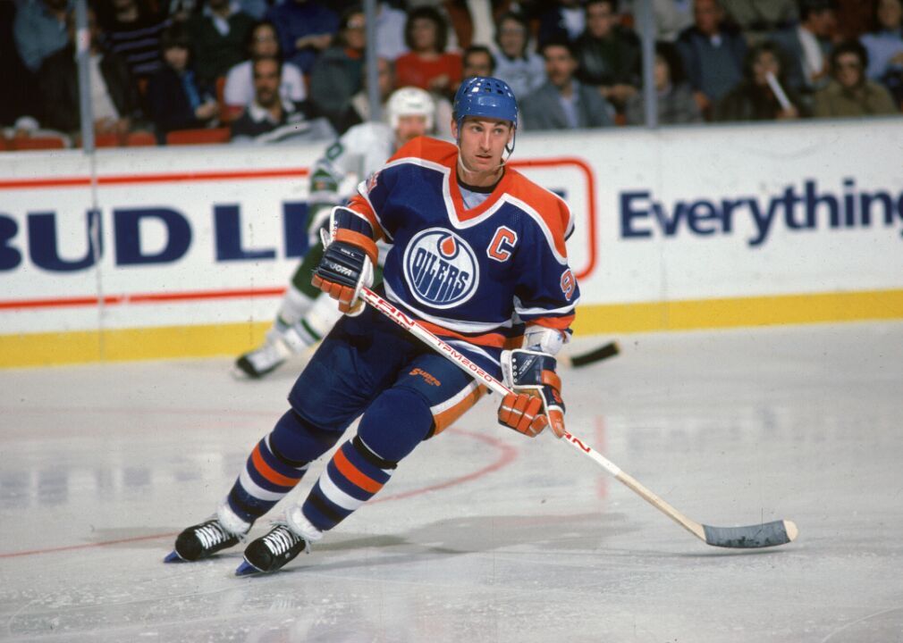 1986: Wayne Gretzky wins his seventh Hart Trophy